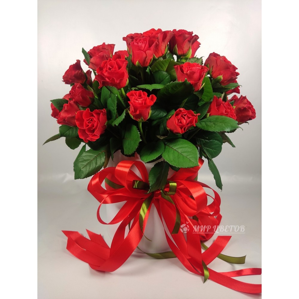 Коробка круглая с красными розами эльторо flowerbox