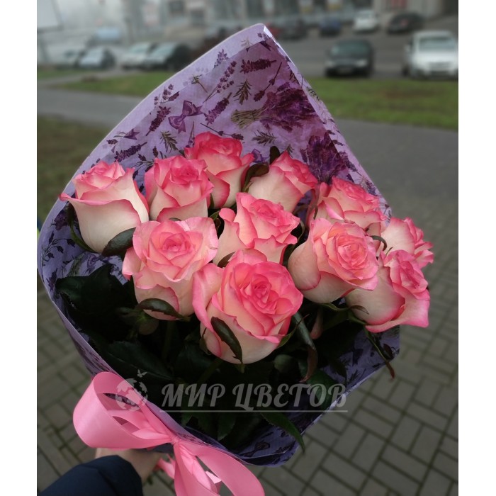 Букет 11 розовых роз сорта Джумилия