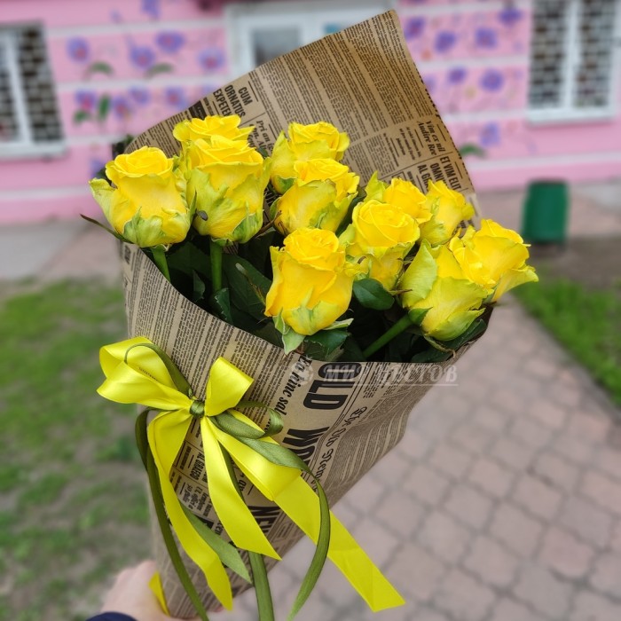 Букет 11 Желтых роз в упаковке крафт