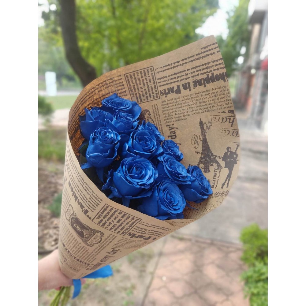 Букет 11 синих роз в упаковке крафт
