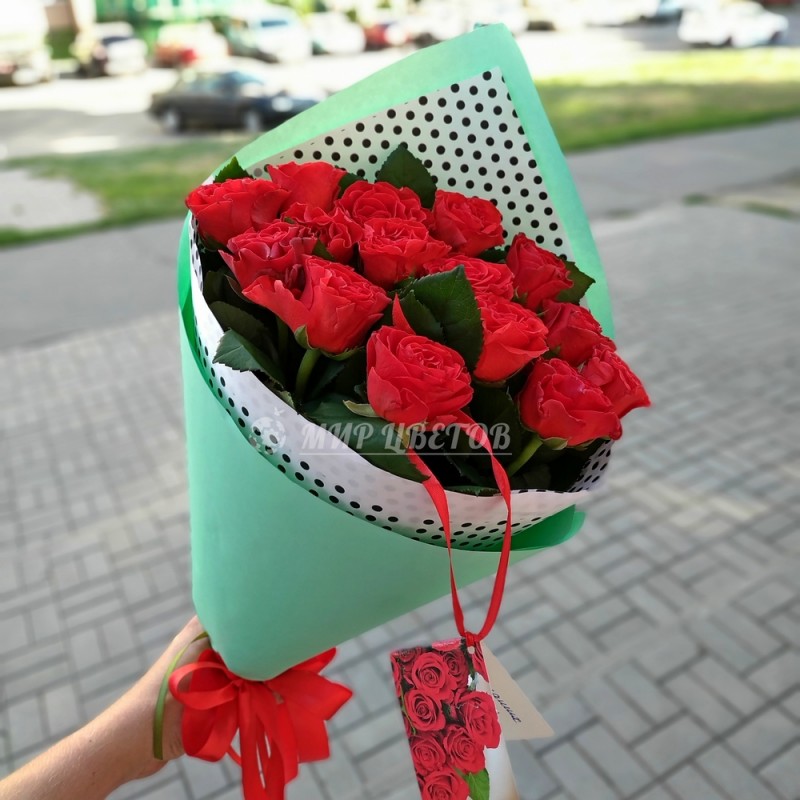 Букет 15 красных роз Эльторо в упаковке