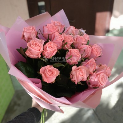  Букет 19 розовых роз
