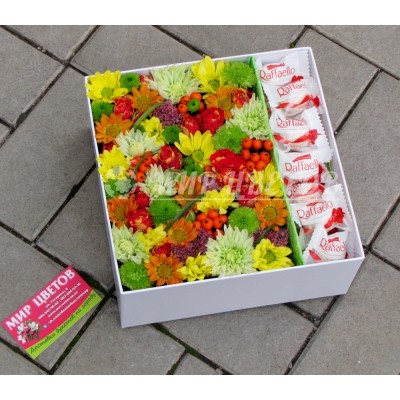 Коробка с цветами и рафаэлло Яркие Краски