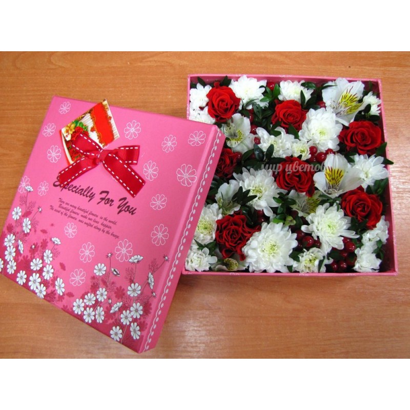 Коробка с цветами квадратная