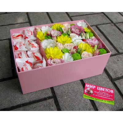 Коробка с цветами и рафаэлло, sweetbox