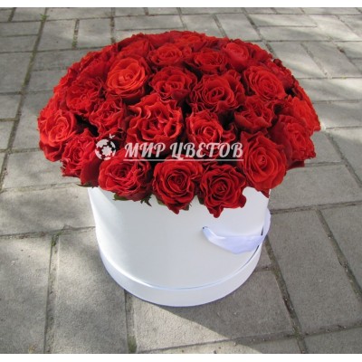 Коробка круглая с красными розами flowerbox