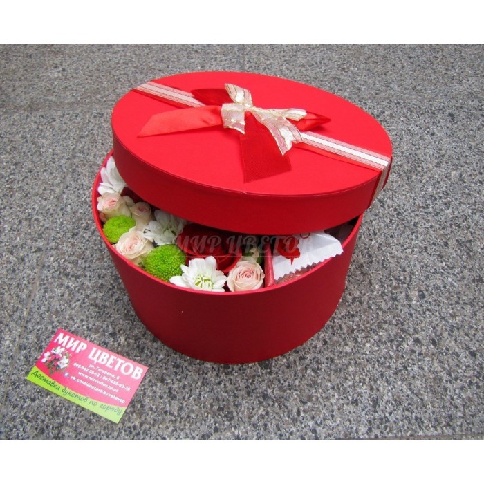 Шляпная Коробка с цветами и рафаэлло