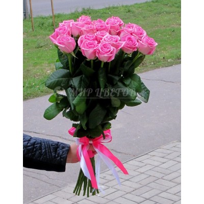 Букет 19 розовая роза сорт Аква