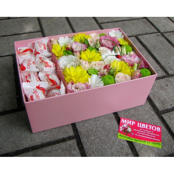 Коробка с цветами и рафаэлло, sweetbox
